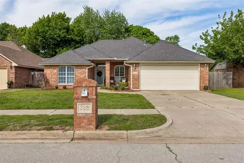 Exterior - 308 Baker St, Norman, OK 73072 photo 2 of 9