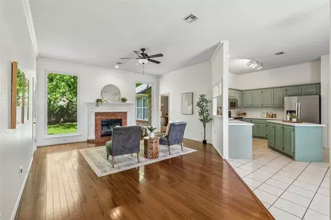 Living - 308 Baker St, Norman, OK 73072 photo 1 of 4