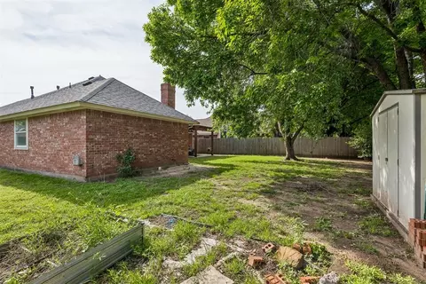 Exterior - 308 Baker St, Norman, OK 73072 photo 8 of 9