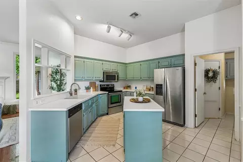 Kitchen - 308 Baker St, Norman, OK 73072 photo 2 of 7