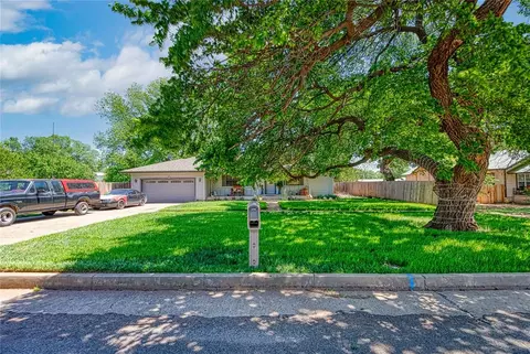 704 N Broadway St, Sayre, OK 73662