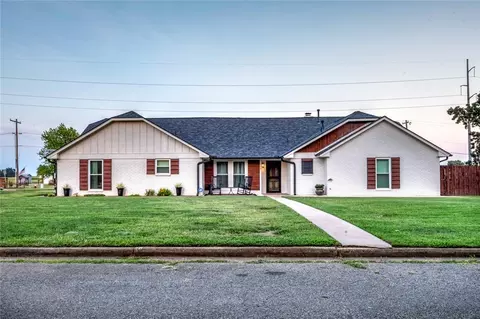 112 Clador Dr, Chandler, OK 74834