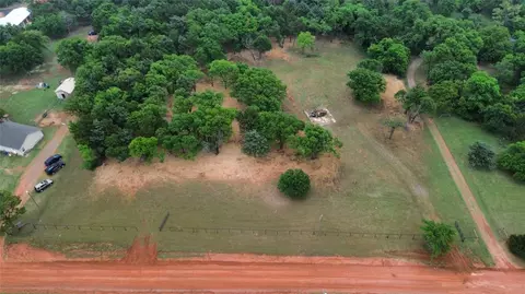 5928 Crest Dr, Guthrie, OK 73044