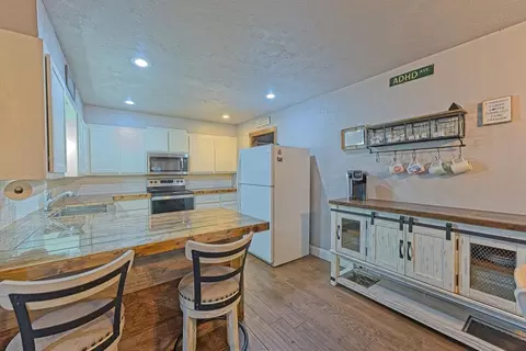 Kitchen - 3506 Irvin Ln, Tuttle, OK 73089 photo 2 of 2