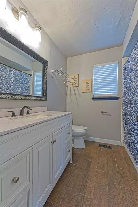 Bath - 3506 Irvin Ln, Tuttle, OK 73089 photo 3 of 3
