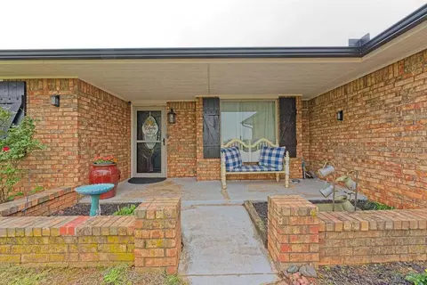Exterior - 3506 Irvin Ln, Tuttle, OK 73089 photo 2 of 3