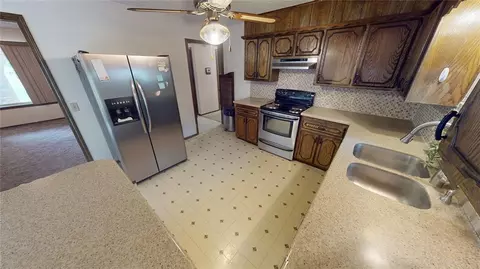 Kitchen - 701 Highway 110 Hwy, Davis, OK 73030 photo 3 of 3