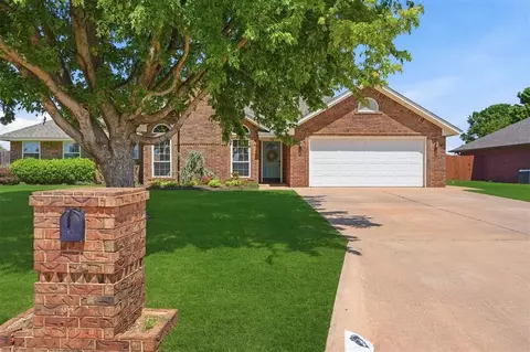 901 N Towne Cir, Altus, OK 73521