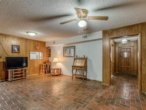 Living - 1414 E Sunset Ln, Ada, OK 74820 photo 2 of 5