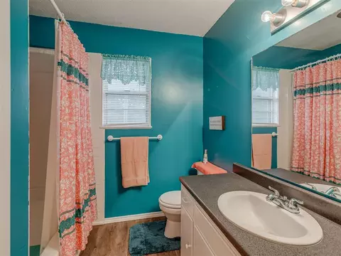 Bath - 1414 E Sunset Ln, Ada, OK 74820 photo 6 of 6