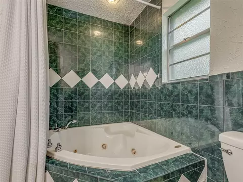 Bath - 1414 E Sunset Ln, Ada, OK 74820 photo 1 of 6