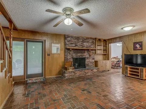 Living - 1414 E Sunset Ln, Ada, OK 74820 photo 1 of 5