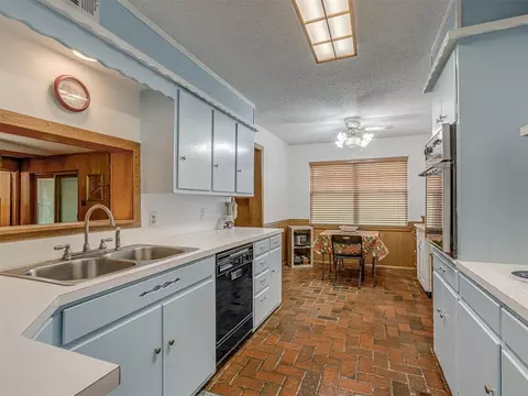 Kitchen - 1414 E Sunset Ln, Ada, OK 74820 photo 1 of 4