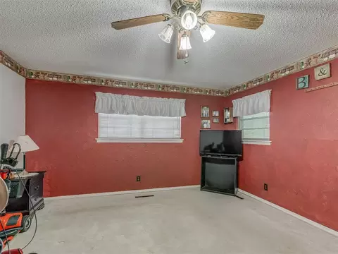 Bedroom - 1414 E Sunset Ln, Ada, OK 74820 photo 2 of 8
