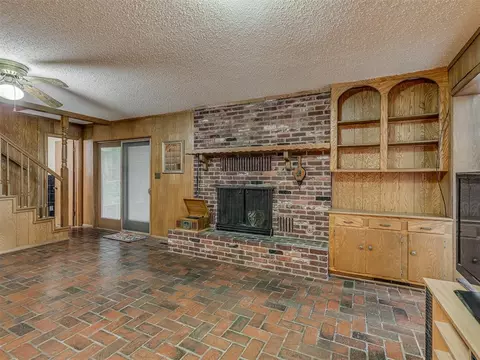 Living - 1414 E Sunset Ln, Ada, OK 74820 photo 3 of 5
