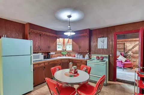 Kitchen - 21214 E Third St, Hinton, OK 73047 photo 1 of 3