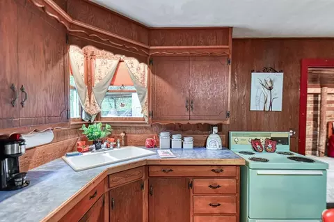 Kitchen - 21214 E Third St, Hinton, OK 73047 photo 3 of 3