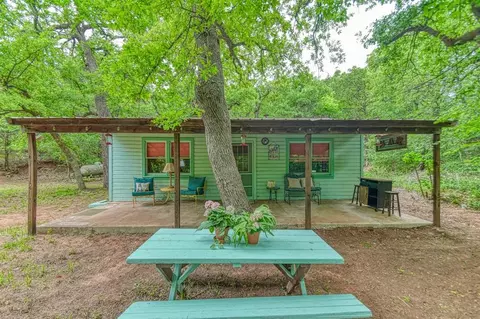 21214 E Third St, Hinton, OK 73047