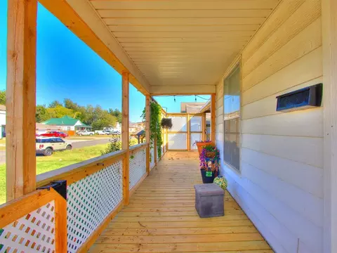 727 W Minnesota Ave, Chickasha, OK 73018