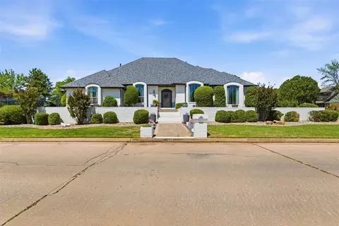 921 Gleneagles Dr, Edmond, OK 73013