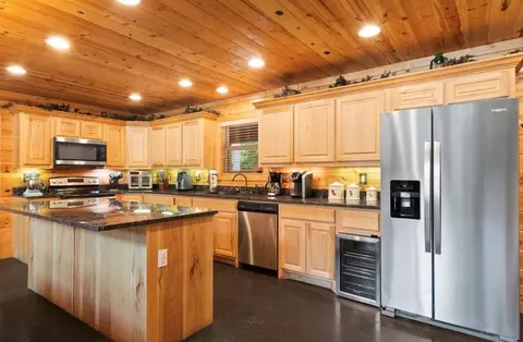 Kitchen - 170 Driftcast Rd, Broken Bow, OK 74728 photo 2 of 2