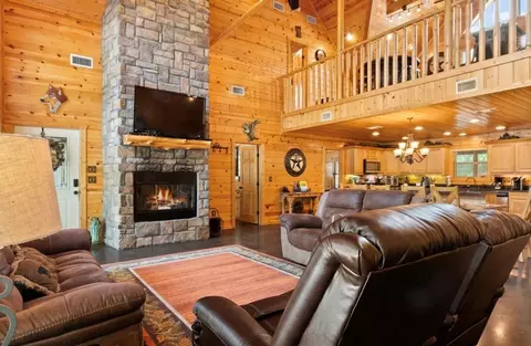 Living - 170 Driftcast Rd, Broken Bow, OK 74728 photo 3 of 3