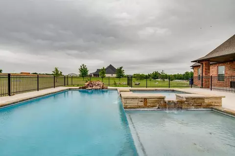 10901 Secretariat Dr, Mustang, OK 73064