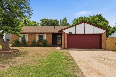 1604 NE 4th St, Moore, OK 73160