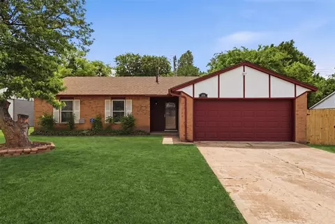 1604 NE 4th St, Moore, OK 73160