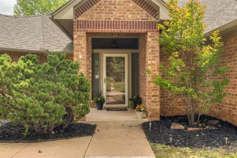 18016 San Mateo Ct, Edmond, OK 73012