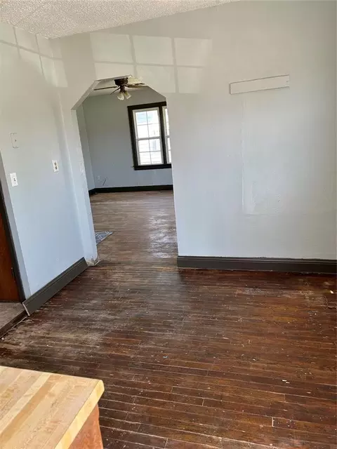Entry Way - 314 N Main St, Thomas, OK 73669 photo 1 of 3