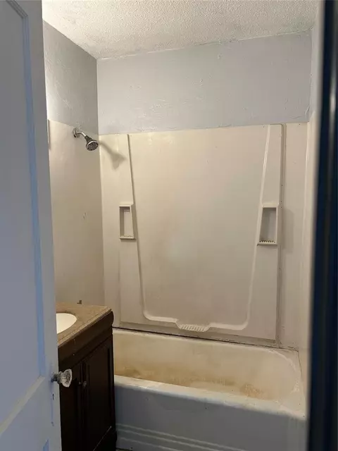Bath - 314 N Main St, Thomas, OK 73669 photo 1 of 1
