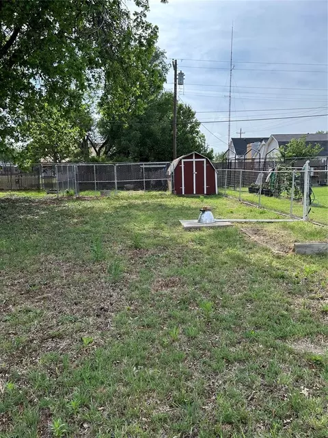Exterior - 314 N Main St, Thomas, OK 73669 photo 4 of 4