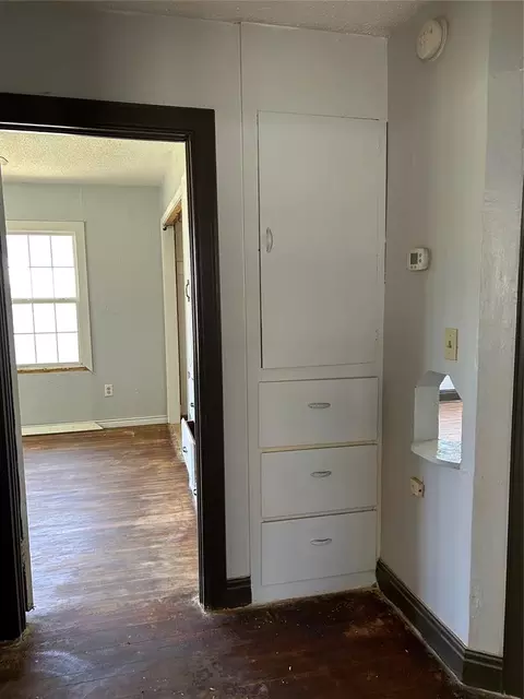 Entry Way - 314 N Main St, Thomas, OK 73669 photo 2 of 3