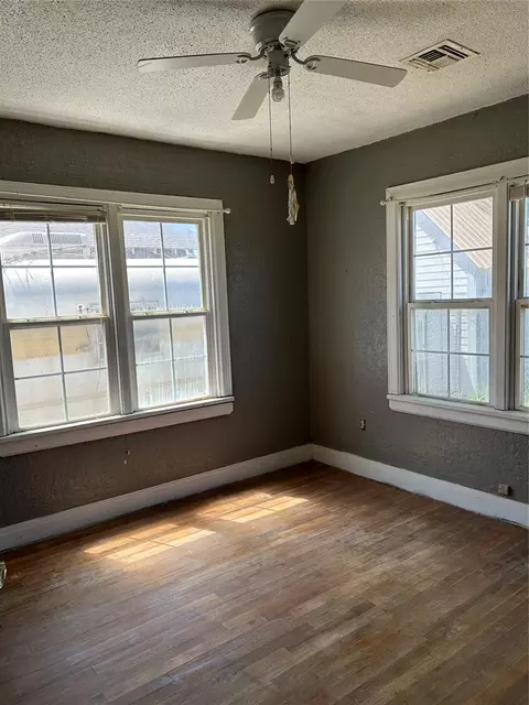 Bedroom - 314 N Main St, Thomas, OK 73669 photo 2 of 2