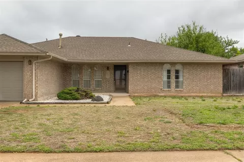 2904 Shadybrook Dr, Midwest City, OK 73110
