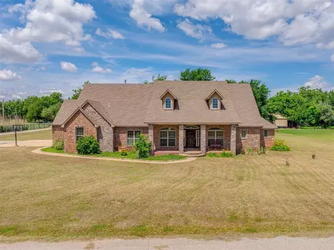 327 N Ash St, Crescent, OK 73028