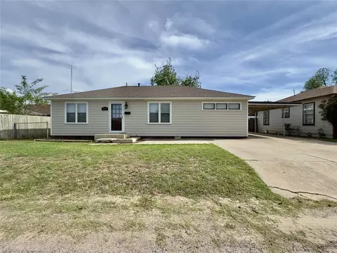 220 E Van Buren St, Mangum, OK 73554