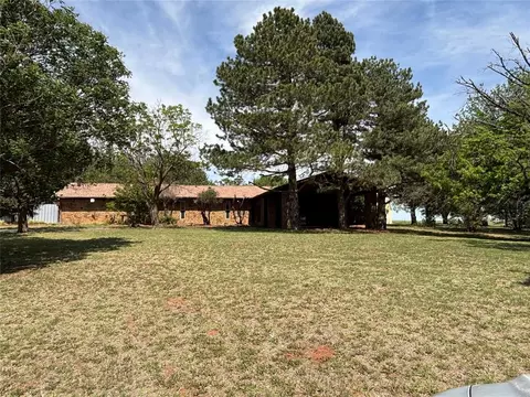 10296 N 2310 Rd, Clinton, OK 73601