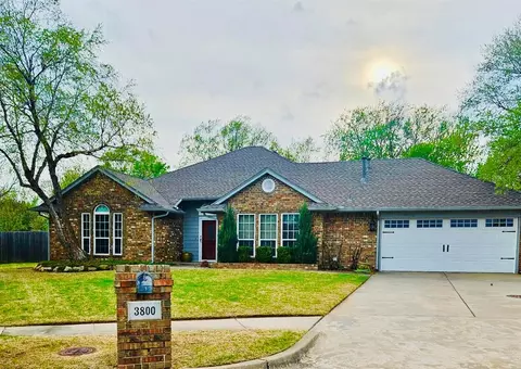 3800 Drawbridge Ln, Norman, OK 73072