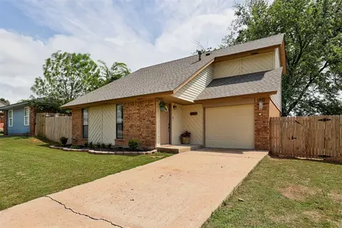 1012 Redstone Dr, Noble, OK 73068