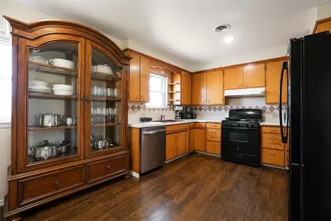Kitchen - 1909 W Modelle Ave, Clinton, OK 73601 photo 2 of 3
