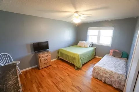 Bedroom - 1909 W Modelle Ave, Clinton, OK 73601 photo 2 of 5