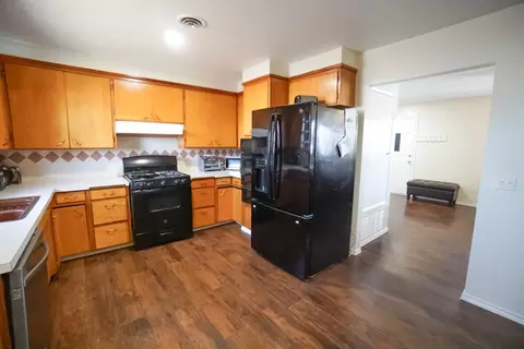 Kitchen - 1909 W Modelle Ave, Clinton, OK 73601 photo 1 of 3