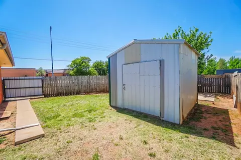 Other - 1909 W Modelle Ave, Clinton, OK 73601 photo 1 of 4