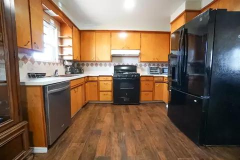 Kitchen - 1909 W Modelle Ave, Clinton, OK 73601 photo 3 of 3