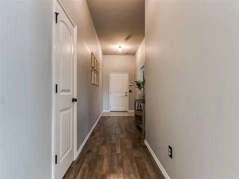 Entry Way - 524 Talon Dr, Norman, OK 73072 photo 1 of 6