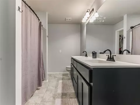 Bath - 524 Talon Dr, Norman, OK 73072 photo 1 of 6