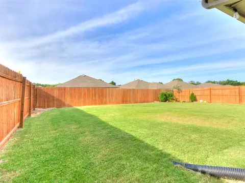 Exterior - 524 Talon Dr, Norman, OK 73072 photo 7 of 8