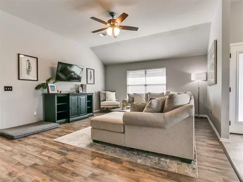 Living - 524 Talon Dr, Norman, OK 73072 photo 3 of 4